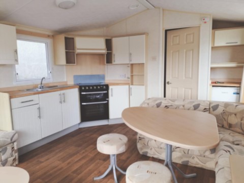 Mobil home Anglais avec une cuisine très lumineuse