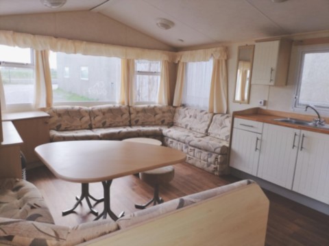 Mobil home Anglais avec une cuisine très lumineuse