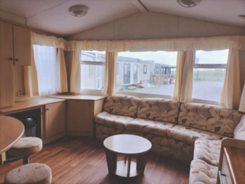 Mobil home Anglais avec une cuisine très lumineuse